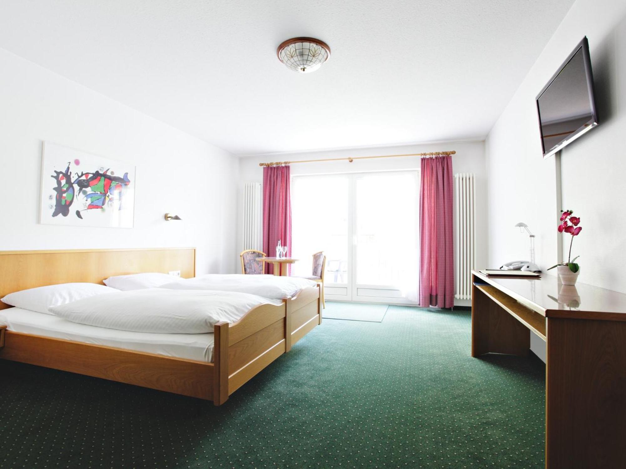 Hotel-Gasthof Neumuehle Kreenheinstetten Oda fotoğraf